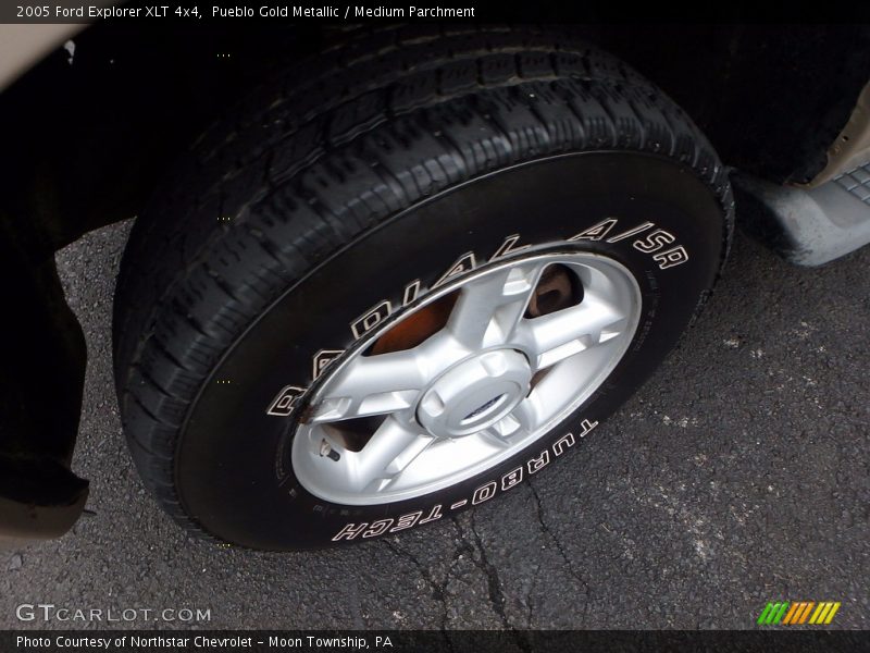 Pueblo Gold Metallic / Medium Parchment 2005 Ford Explorer XLT 4x4