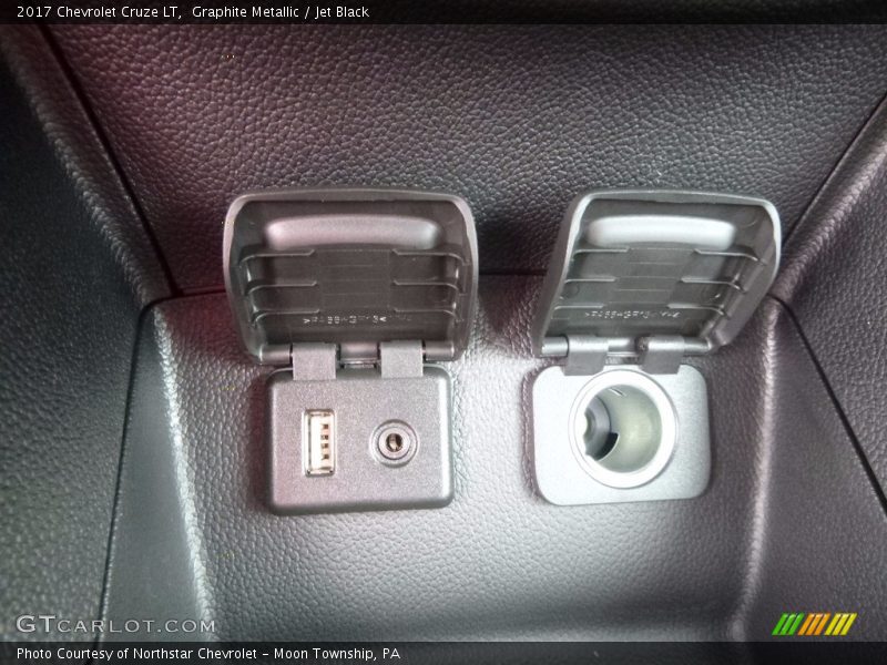 Graphite Metallic / Jet Black 2017 Chevrolet Cruze LT