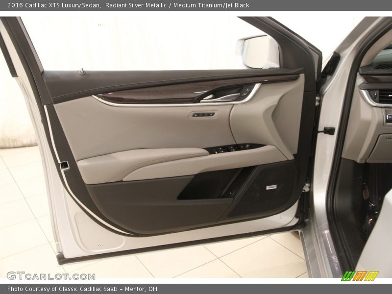 Radiant Silver Metallic / Medium Titanium/Jet Black 2016 Cadillac XTS Luxury Sedan