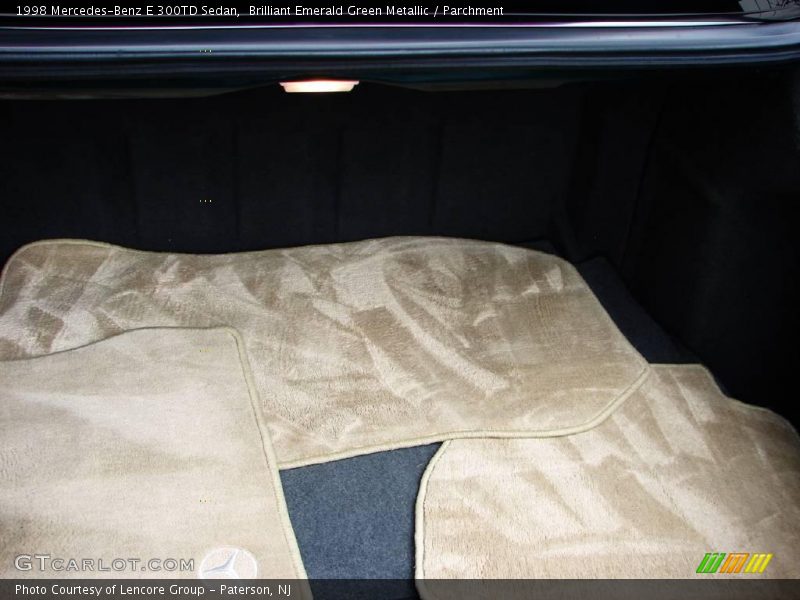 Brilliant Emerald Green Metallic / Parchment 1998 Mercedes-Benz E 300TD Sedan