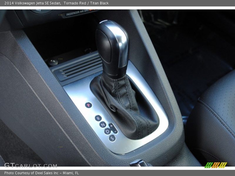 Tornado Red / Titan Black 2014 Volkswagen Jetta SE Sedan