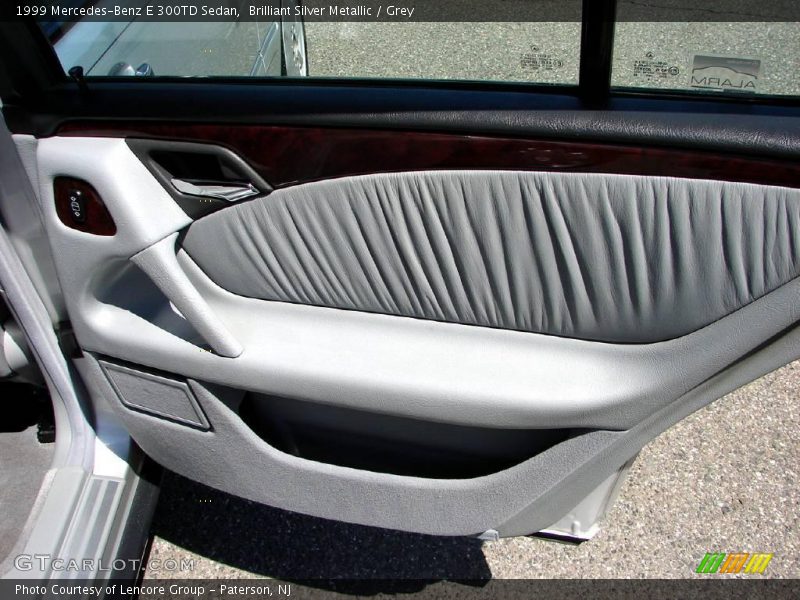 Brilliant Silver Metallic / Grey 1999 Mercedes-Benz E 300TD Sedan