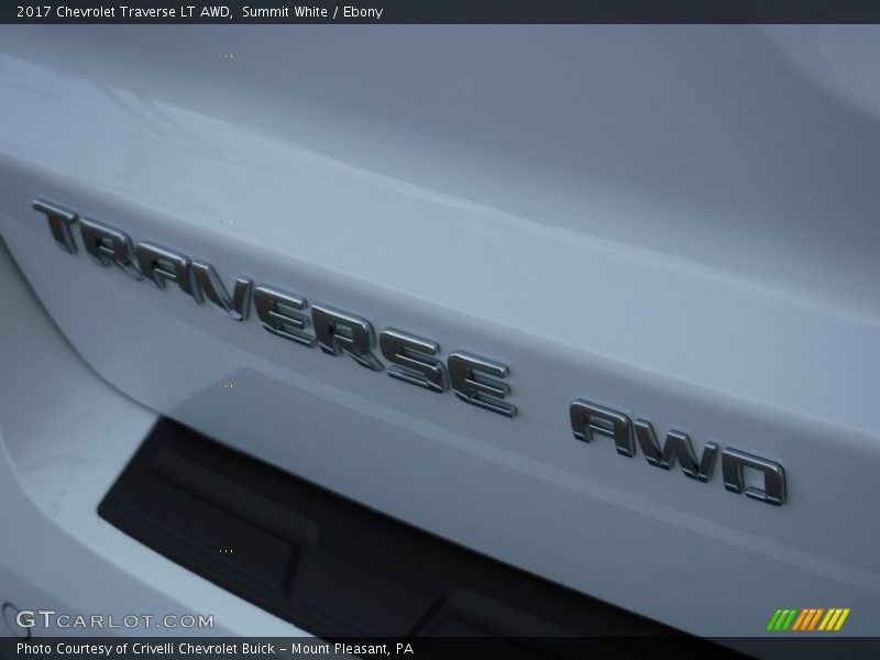 Summit White / Ebony 2017 Chevrolet Traverse LT AWD