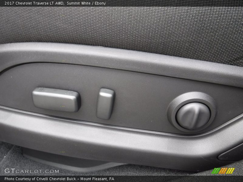 Summit White / Ebony 2017 Chevrolet Traverse LT AWD
