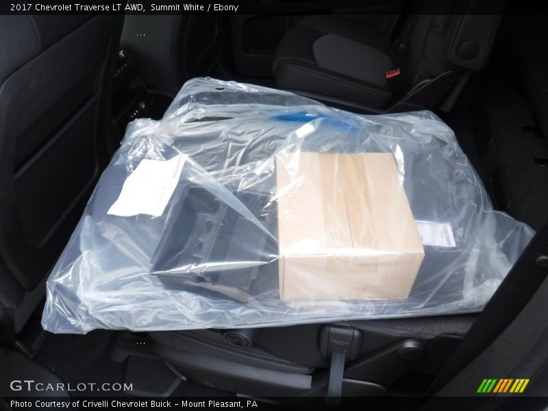 Summit White / Ebony 2017 Chevrolet Traverse LT AWD