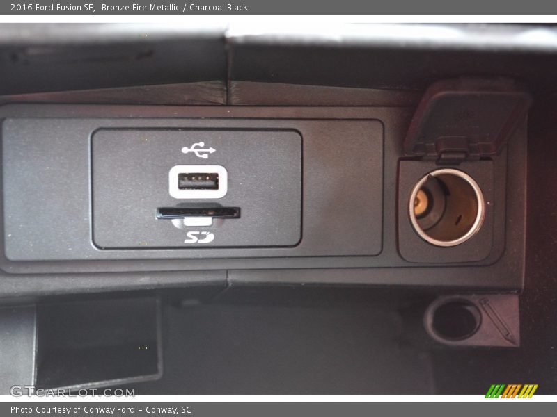 Bronze Fire Metallic / Charcoal Black 2016 Ford Fusion SE