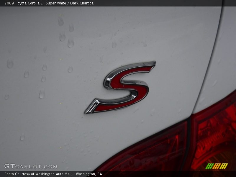 Super White / Dark Charcoal 2009 Toyota Corolla S