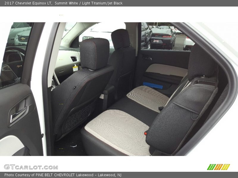Summit White / Light Titanium/Jet Black 2017 Chevrolet Equinox LT