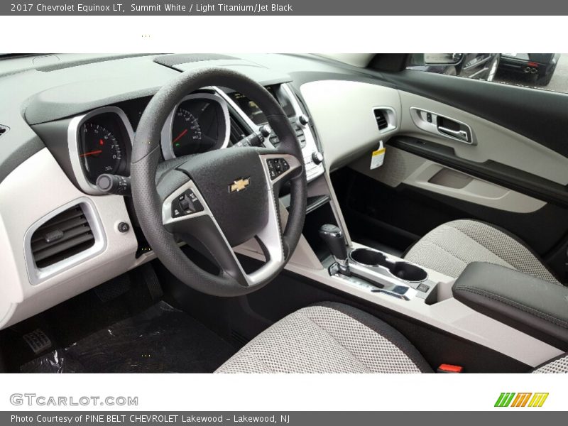 Summit White / Light Titanium/Jet Black 2017 Chevrolet Equinox LT