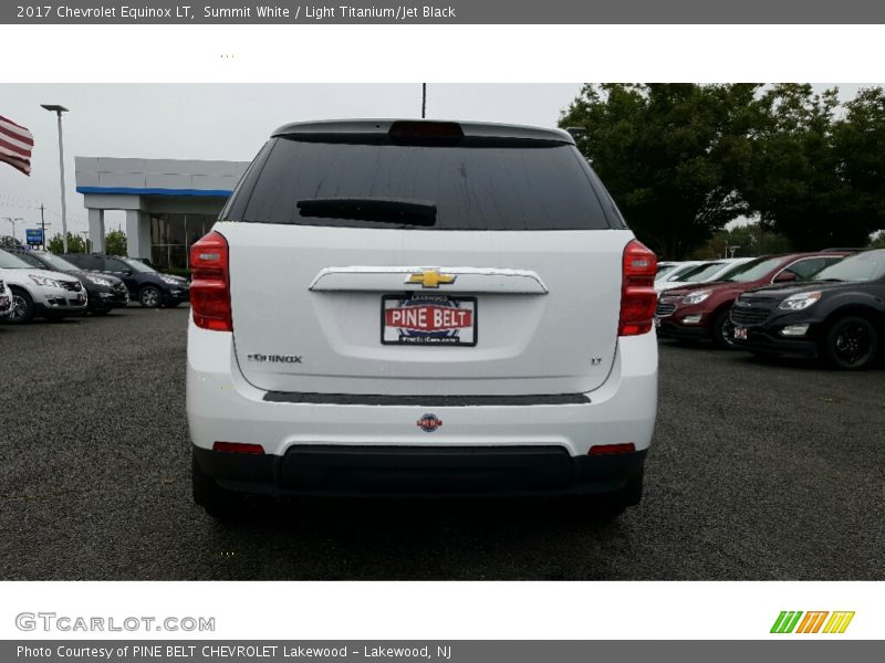 Summit White / Light Titanium/Jet Black 2017 Chevrolet Equinox LT