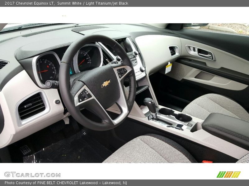 Summit White / Light Titanium/Jet Black 2017 Chevrolet Equinox LT