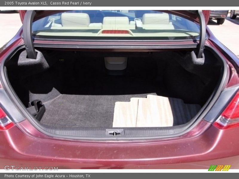 Cassis Red Pearl / Ivory 2005 Toyota Avalon XLS