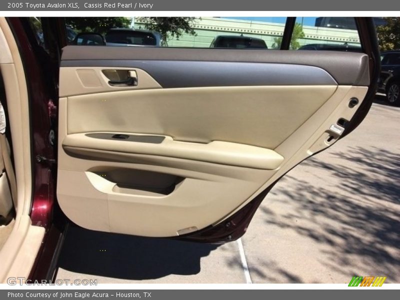 Cassis Red Pearl / Ivory 2005 Toyota Avalon XLS