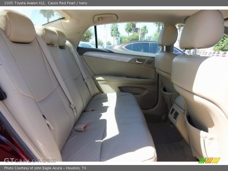 Cassis Red Pearl / Ivory 2005 Toyota Avalon XLS