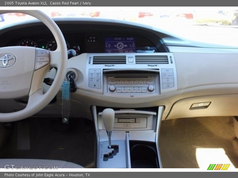 Cassis Red Pearl / Ivory 2005 Toyota Avalon XLS