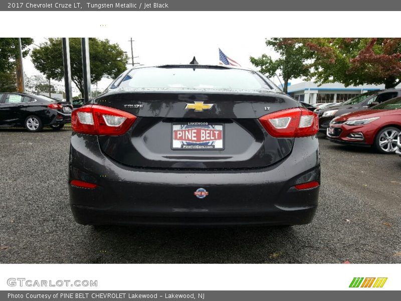 Tungsten Metallic / Jet Black 2017 Chevrolet Cruze LT