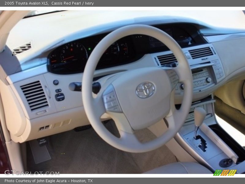 Cassis Red Pearl / Ivory 2005 Toyota Avalon XLS