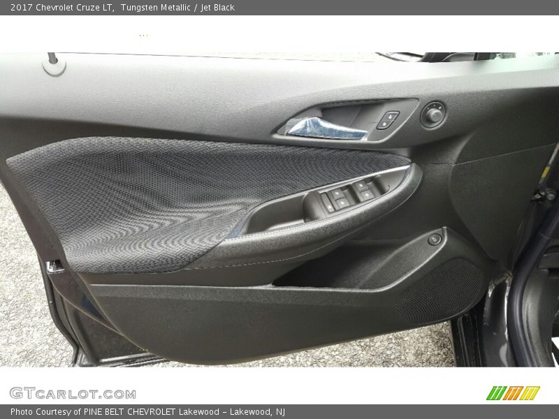 Tungsten Metallic / Jet Black 2017 Chevrolet Cruze LT