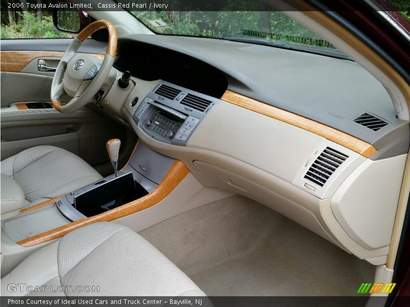 Cassis Red Pearl / Ivory 2006 Toyota Avalon Limited