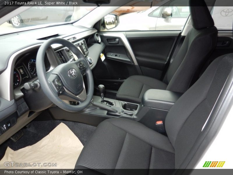 Super White / Black 2017 Toyota RAV4 LE