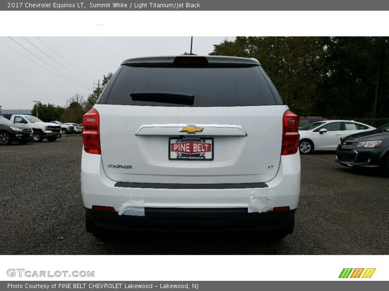 Summit White / Light Titanium/Jet Black 2017 Chevrolet Equinox LT
