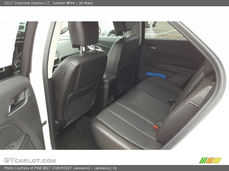Summit White / Jet Black 2017 Chevrolet Equinox LT
