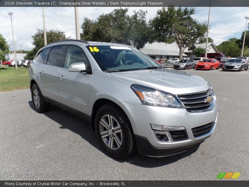 Front 3/4 View of 2016 Traverse LT