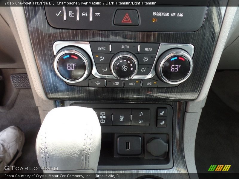 Champagne Silver Metallic / Dark Titanium/Light Titanium 2016 Chevrolet Traverse LT