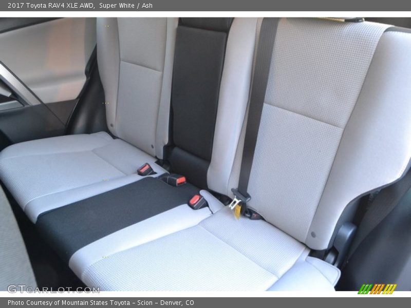Super White / Ash 2017 Toyota RAV4 XLE AWD