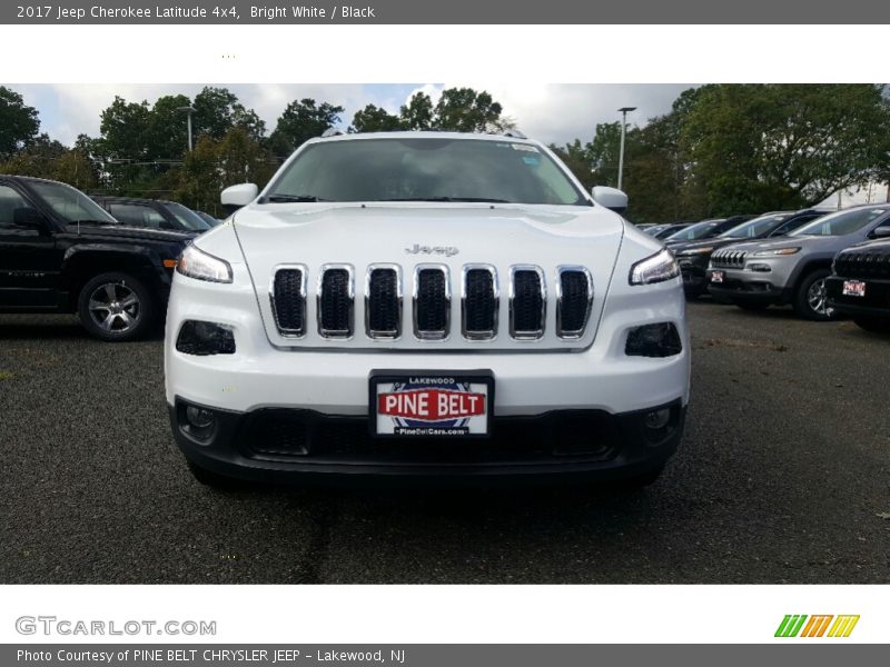 Bright White / Black 2017 Jeep Cherokee Latitude 4x4