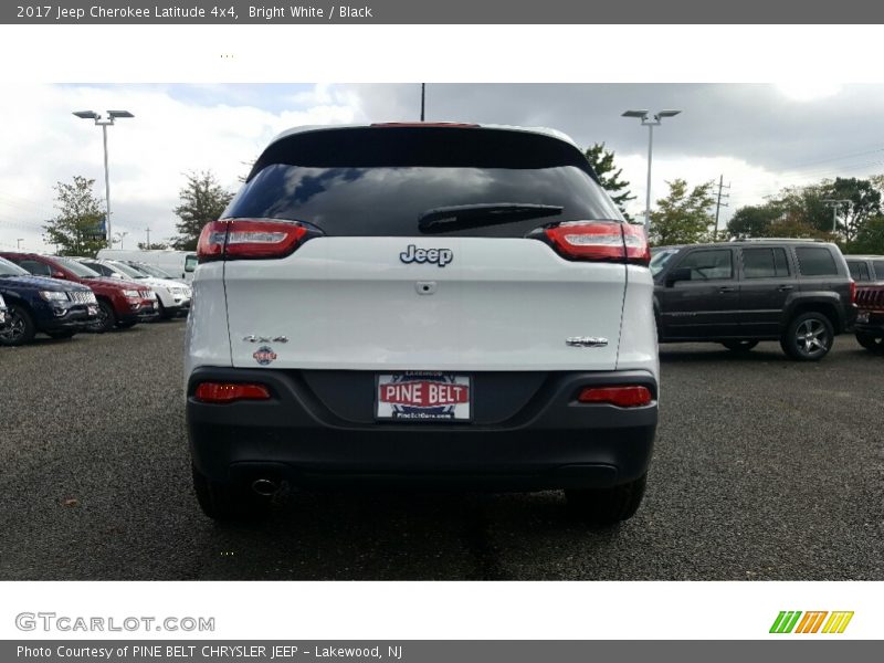 Bright White / Black 2017 Jeep Cherokee Latitude 4x4