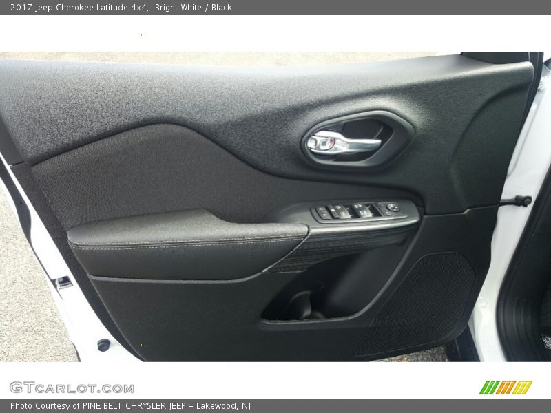 Bright White / Black 2017 Jeep Cherokee Latitude 4x4