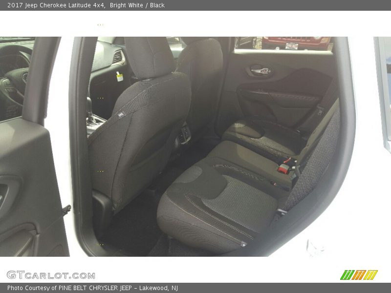 Bright White / Black 2017 Jeep Cherokee Latitude 4x4