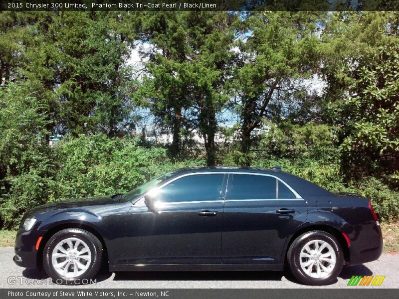 Phantom Black Tri-Coat Pearl / Black/Linen 2015 Chrysler 300 Limited