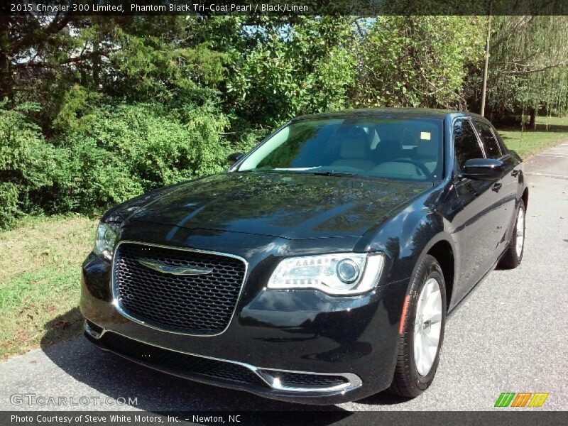 Phantom Black Tri-Coat Pearl / Black/Linen 2015 Chrysler 300 Limited