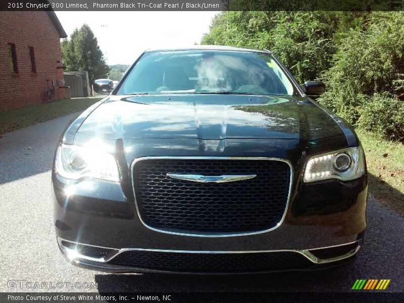 Phantom Black Tri-Coat Pearl / Black/Linen 2015 Chrysler 300 Limited