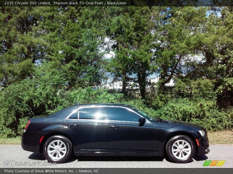 Phantom Black Tri-Coat Pearl / Black/Linen 2015 Chrysler 300 Limited