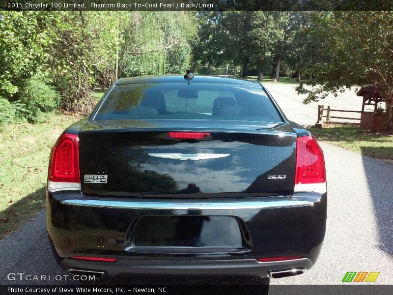 Phantom Black Tri-Coat Pearl / Black/Linen 2015 Chrysler 300 Limited