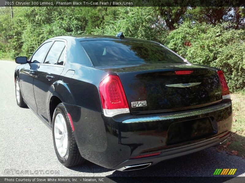 Phantom Black Tri-Coat Pearl / Black/Linen 2015 Chrysler 300 Limited