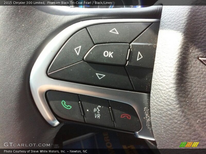 Phantom Black Tri-Coat Pearl / Black/Linen 2015 Chrysler 300 Limited