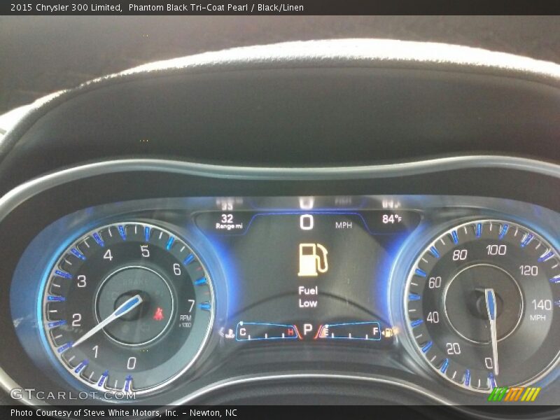 Phantom Black Tri-Coat Pearl / Black/Linen 2015 Chrysler 300 Limited