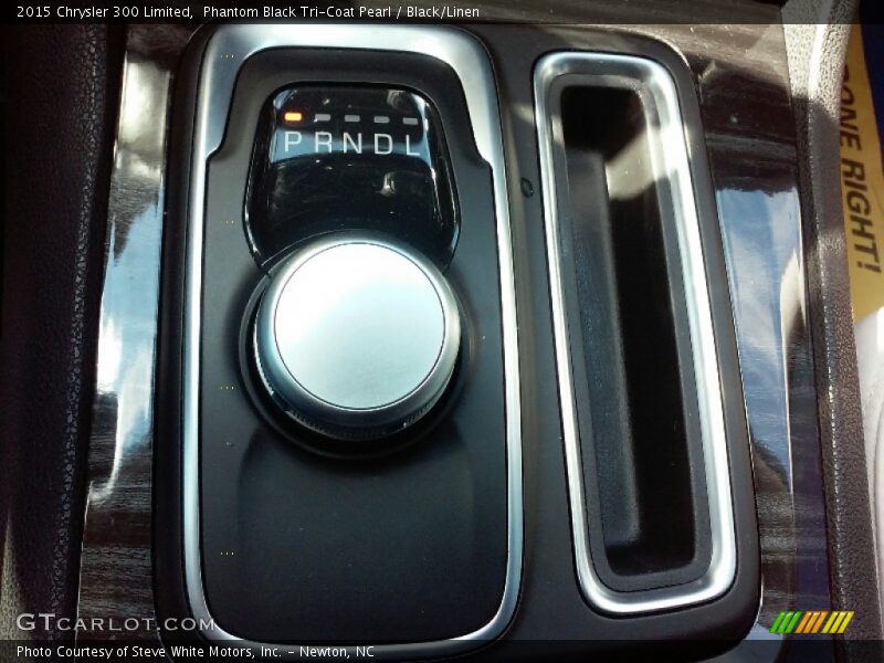 Phantom Black Tri-Coat Pearl / Black/Linen 2015 Chrysler 300 Limited