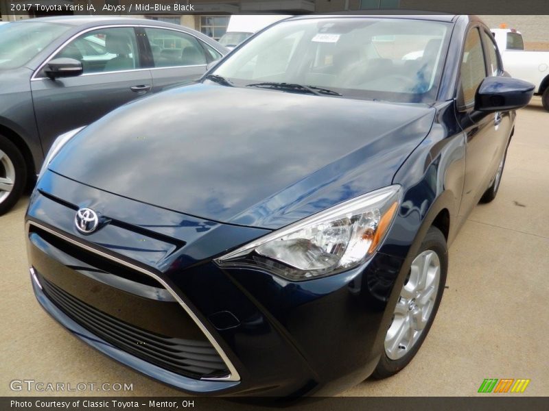 Front 3/4 View of 2017 Yaris iA 