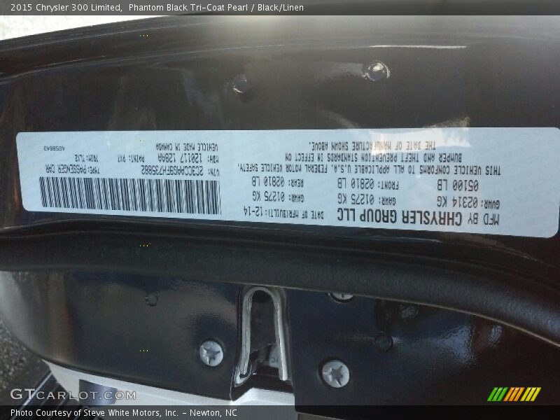 Phantom Black Tri-Coat Pearl / Black/Linen 2015 Chrysler 300 Limited
