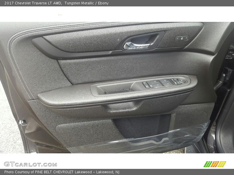 Tungsten Metallic / Ebony 2017 Chevrolet Traverse LT AWD
