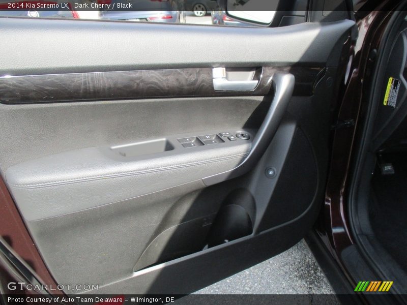 Dark Cherry / Black 2014 Kia Sorento LX