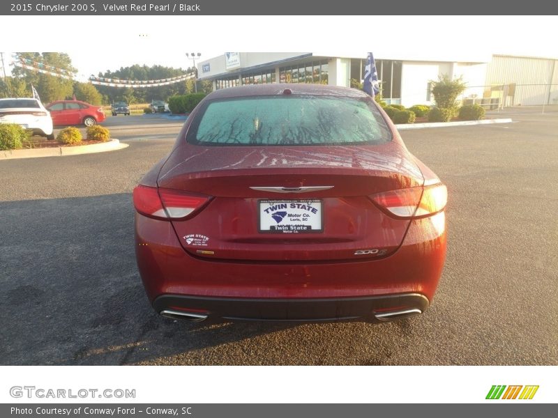 Velvet Red Pearl / Black 2015 Chrysler 200 S