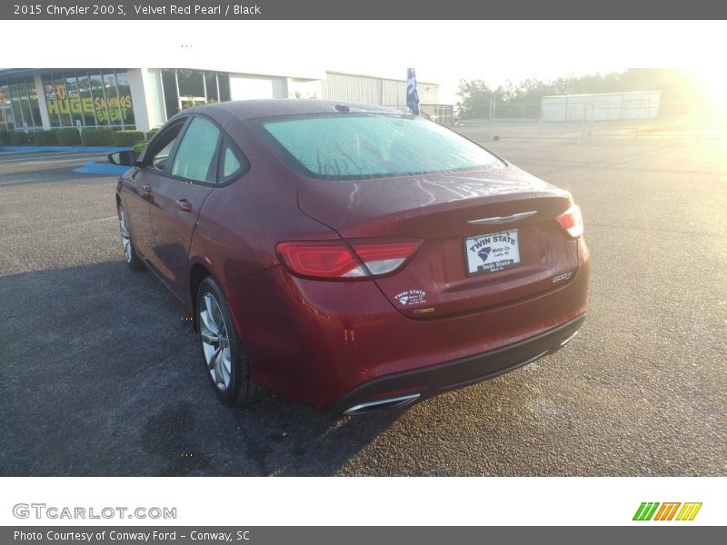 Velvet Red Pearl / Black 2015 Chrysler 200 S