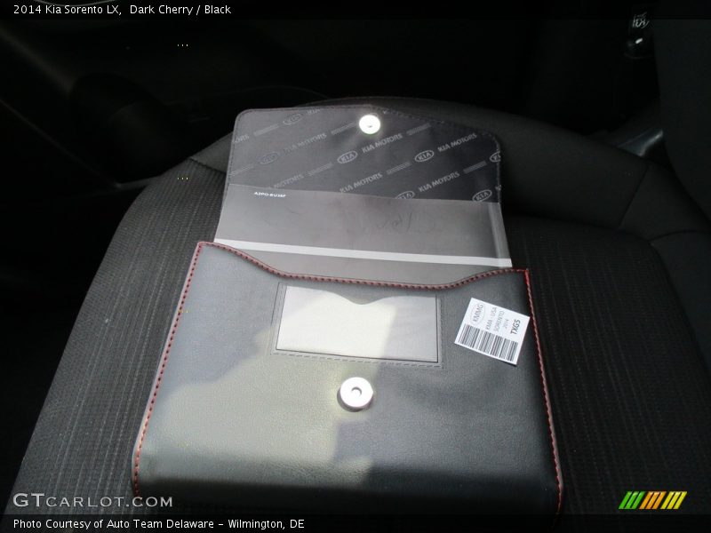 Dark Cherry / Black 2014 Kia Sorento LX