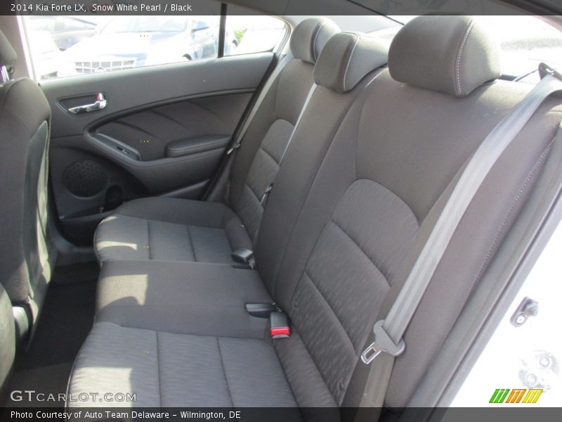 Snow White Pearl / Black 2014 Kia Forte LX